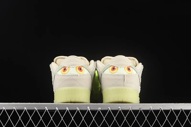All categories Nk SB Dunk Series Nk SB Dunk Low low-top sneakers F version Nk SB Dunk Low "Mummy" "Mummy" luminous SB smashing backboard fashion casual sneakers DM0774-111